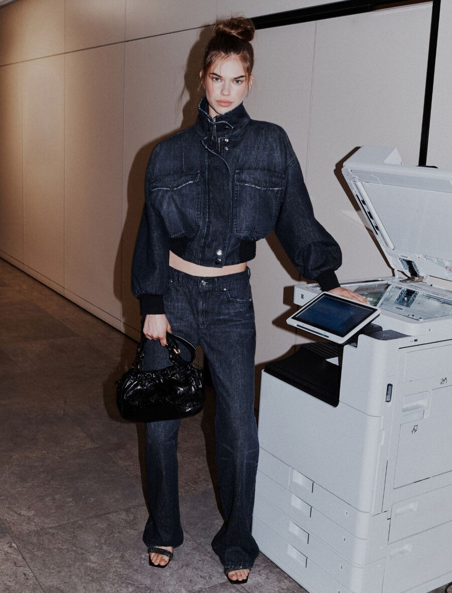 srednje velika usnjena nakupovalna torba - Črna