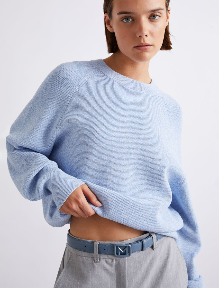 pas z m-ploščicami - svetlo modra