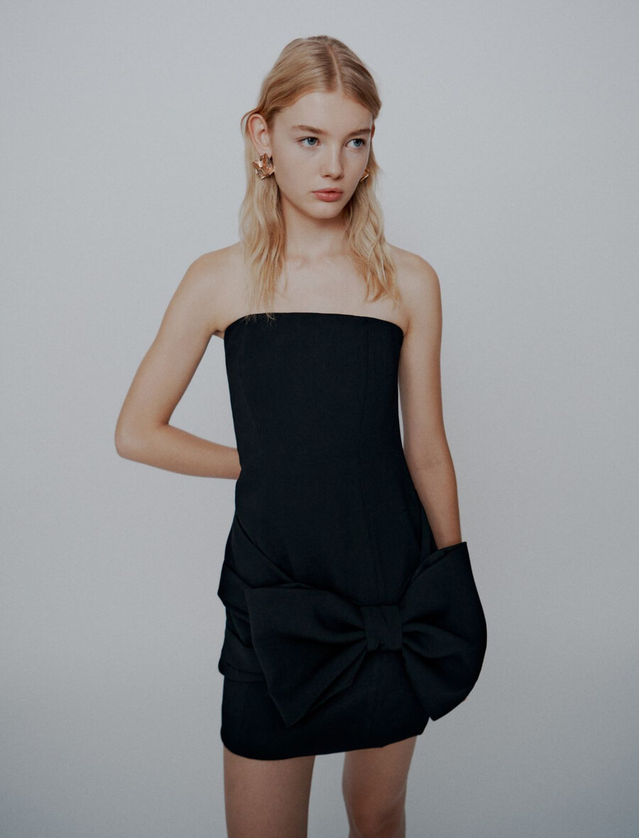 satenasta obleka z elastiko in pentljo - Črna