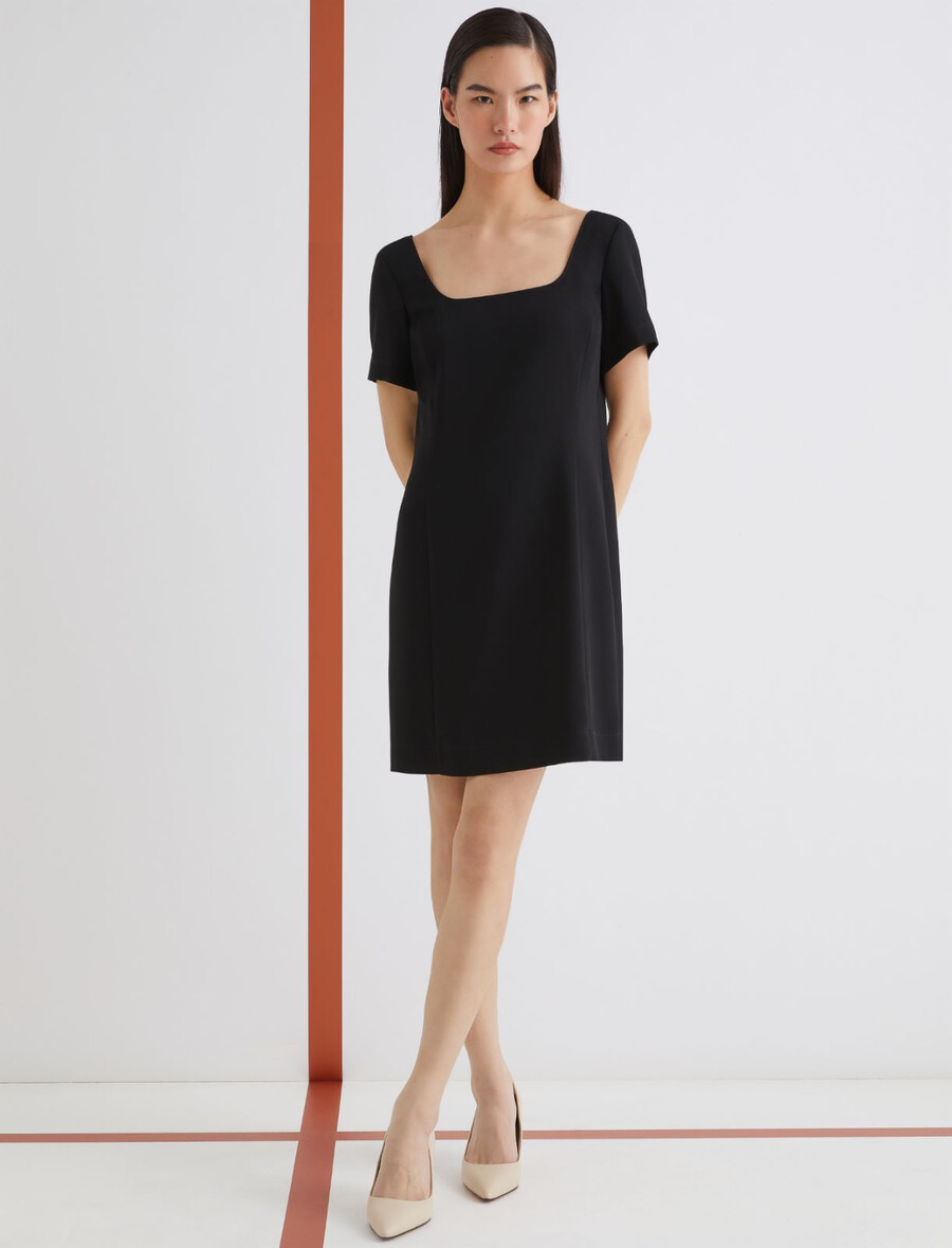 obleka z oprijetim krojem - Črna