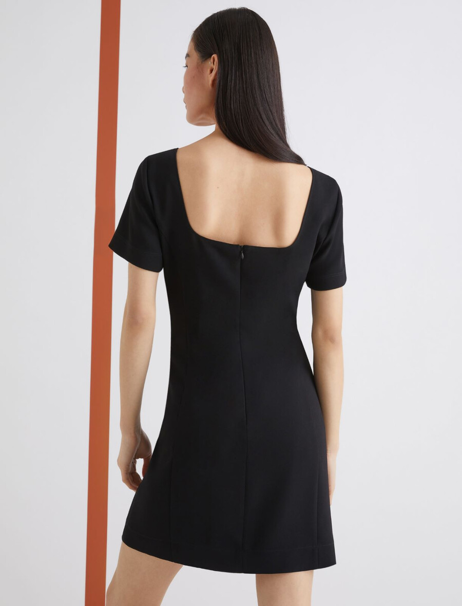 obleka z oprijetim krojem - Črna