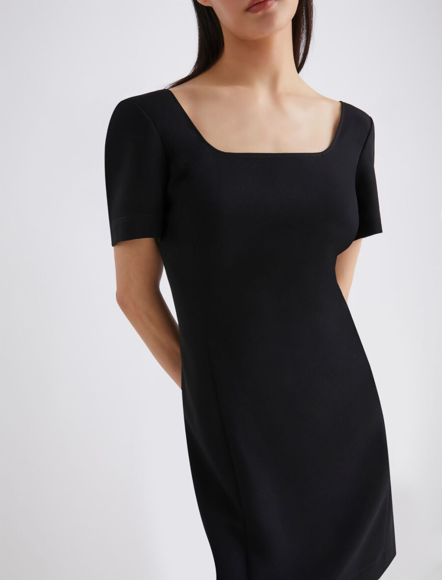 obleka z oprijetim krojem - Črna