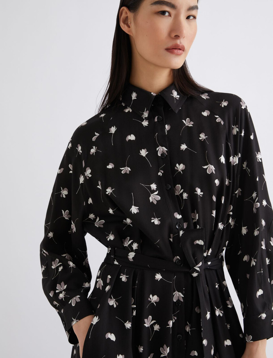 srajčna obleka iz viskoze s potiskom - Črna