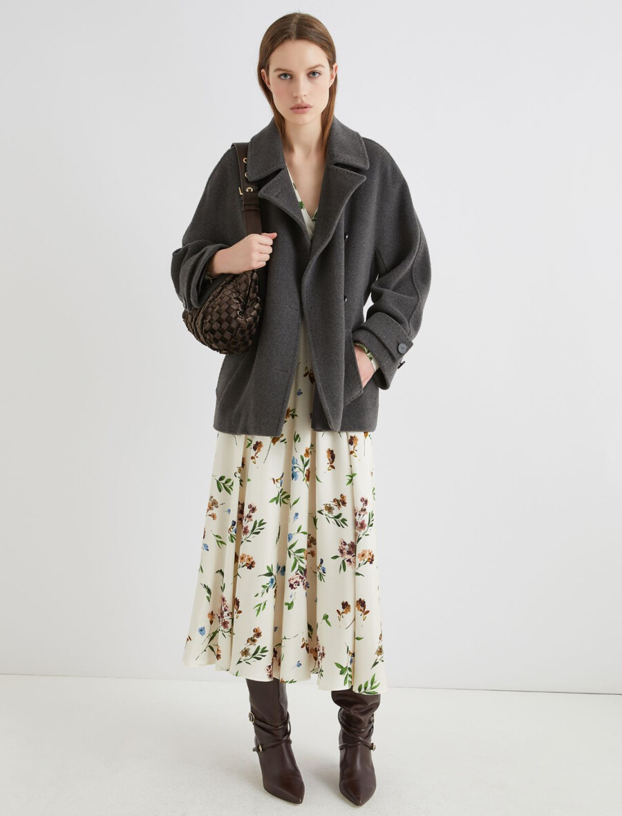 satenasta obleka s križnim vzorcem - kremna