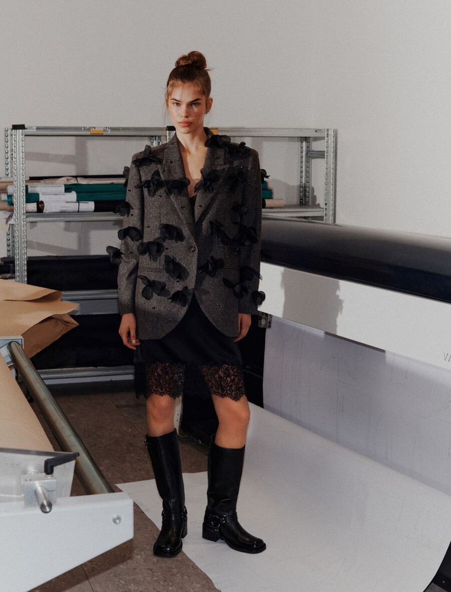 blazer s cvetličnimi in vezenimi detajli - temno rjava