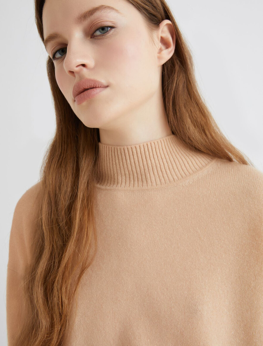 kašmirski pulover z visokim ovratnikom - pudrasta