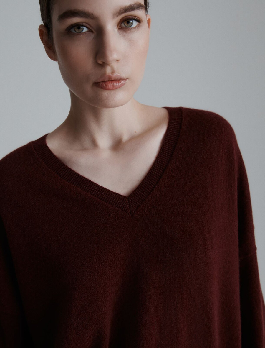 pulover z v-izrezom iz čistega kašmirja - bordo