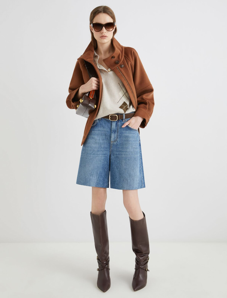 pulover z všitim detajlom in polo ovratnikom - naraven