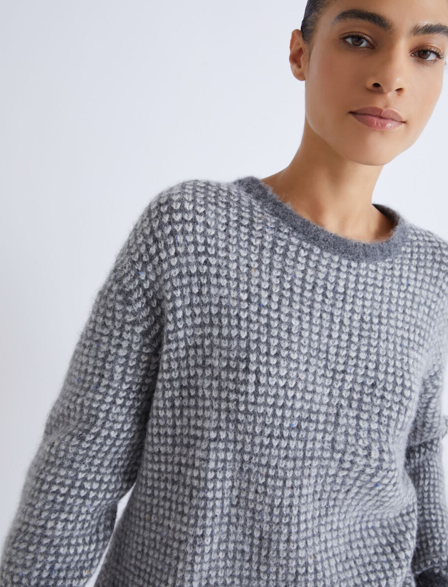Žakard pulover z okroglim izrezom - siva