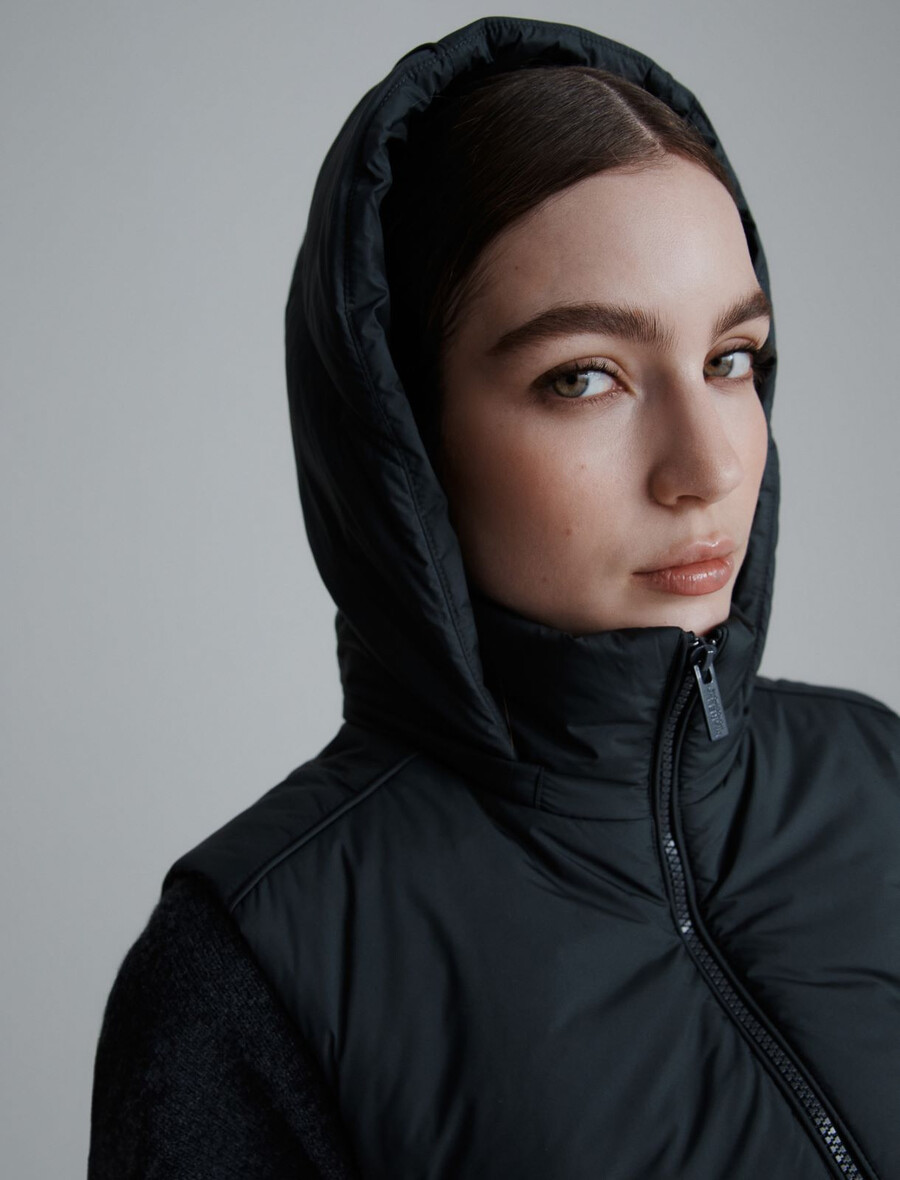 prešit brezrokavnik - temno siva