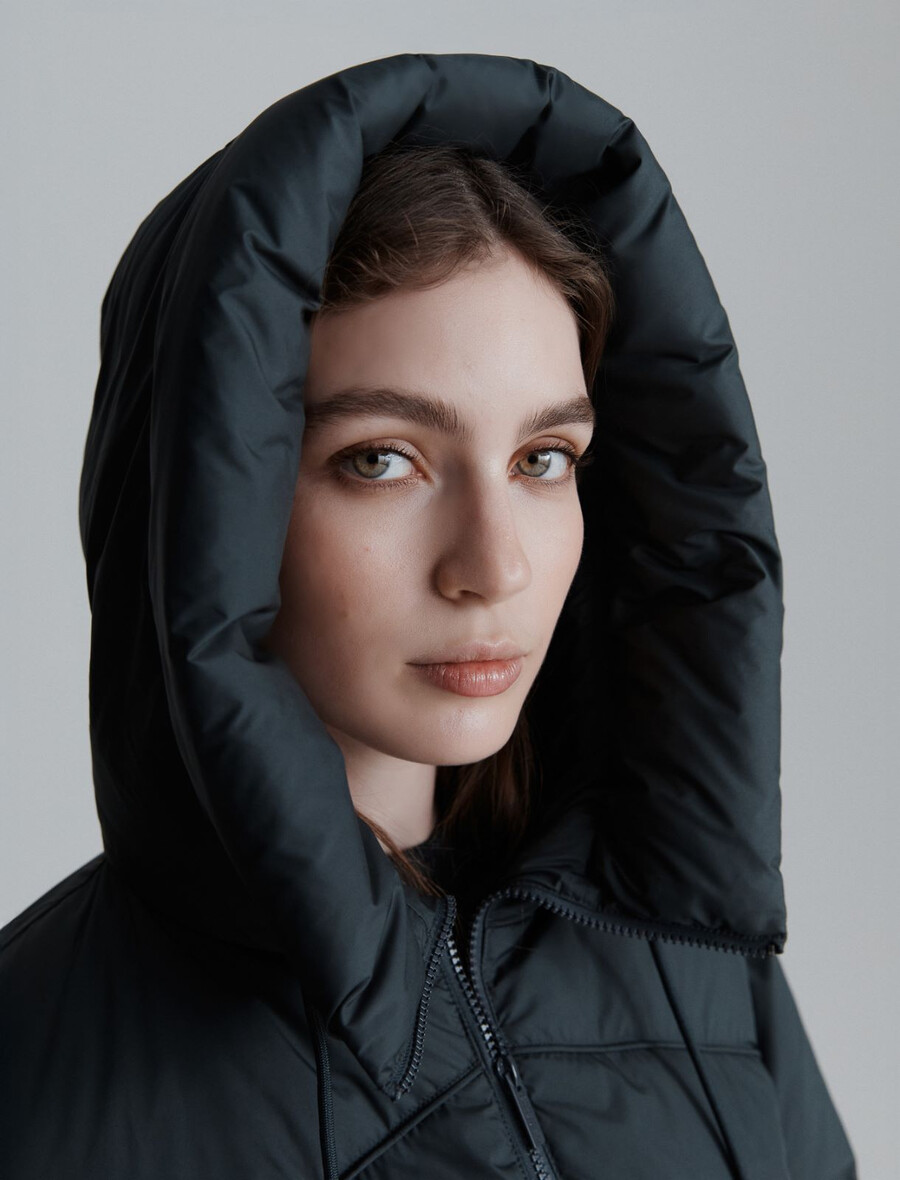 raztegljiva vodoodporna puhovka - temno siva