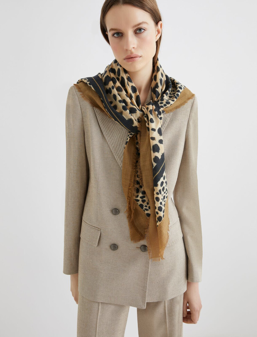 volnena šala - bela