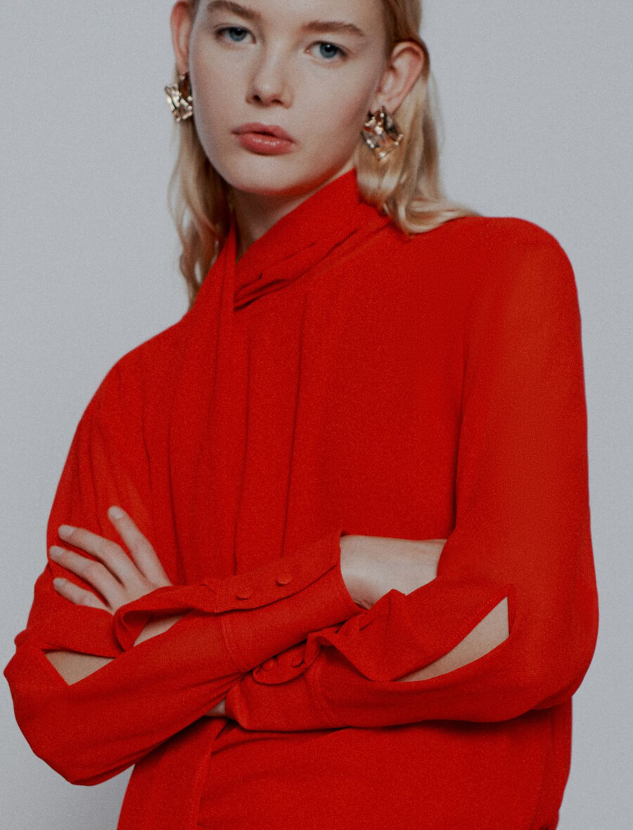 bluza iz krep žoržeta - rdeČa