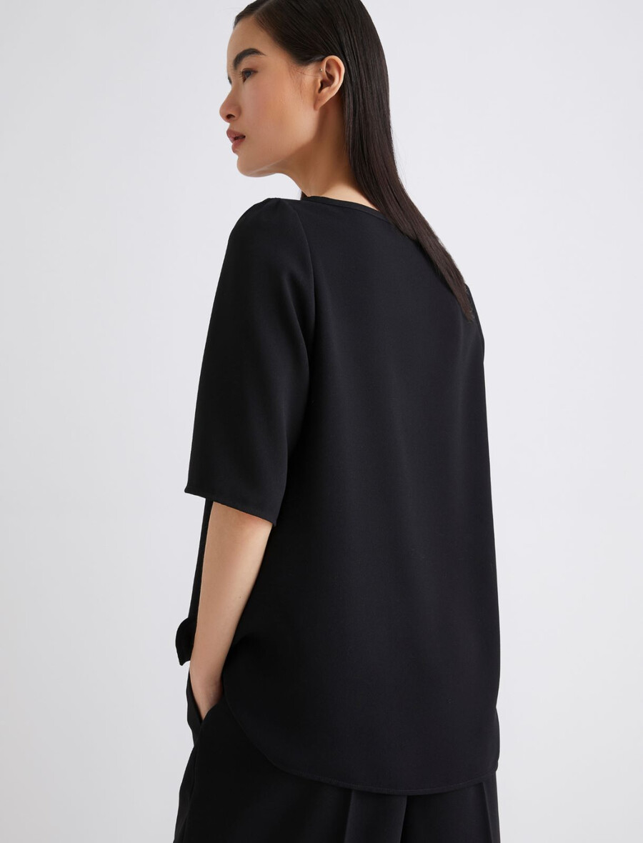 satenasta majica envers - Črna