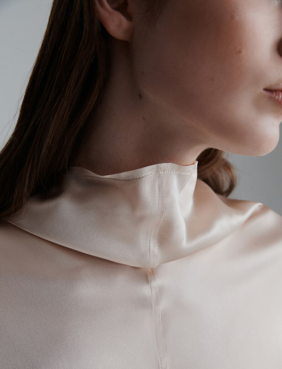 bluza iz svilene mešanice - kremna