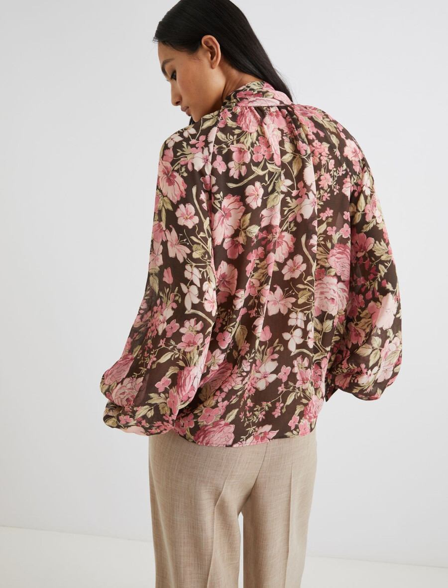 bluza iz žoržete z detajlom iz robčka - Čokolada