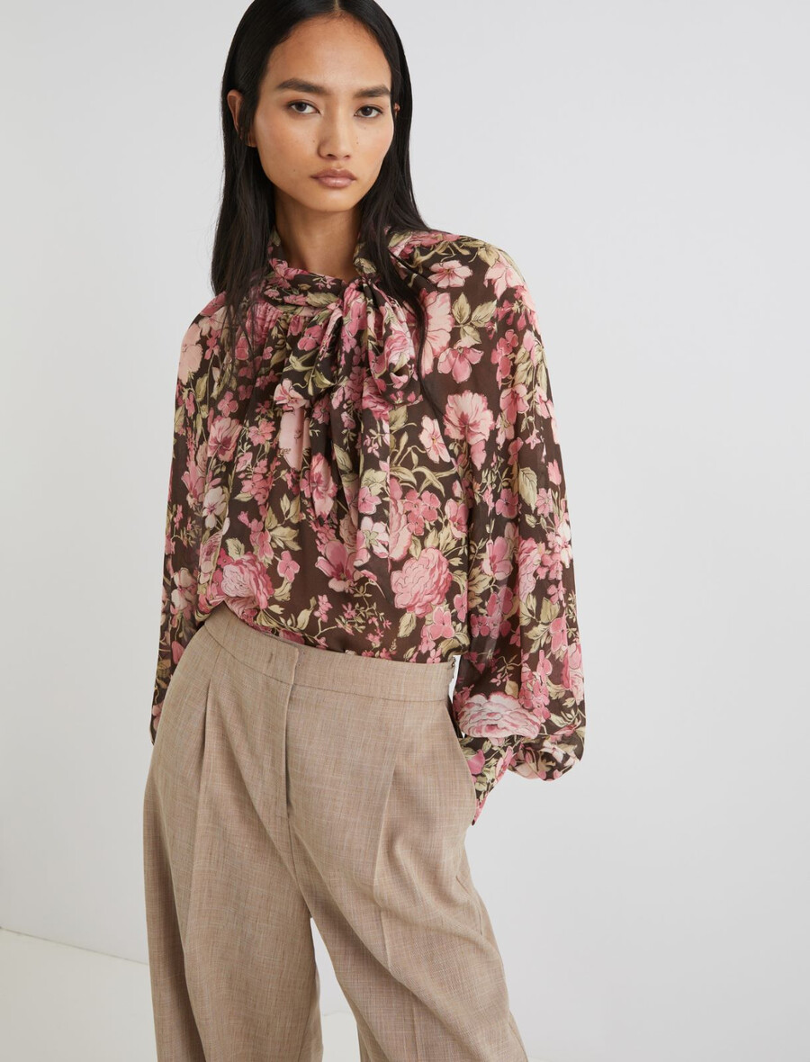 bluza iz žoržete z detajlom iz robčka - Čokolada