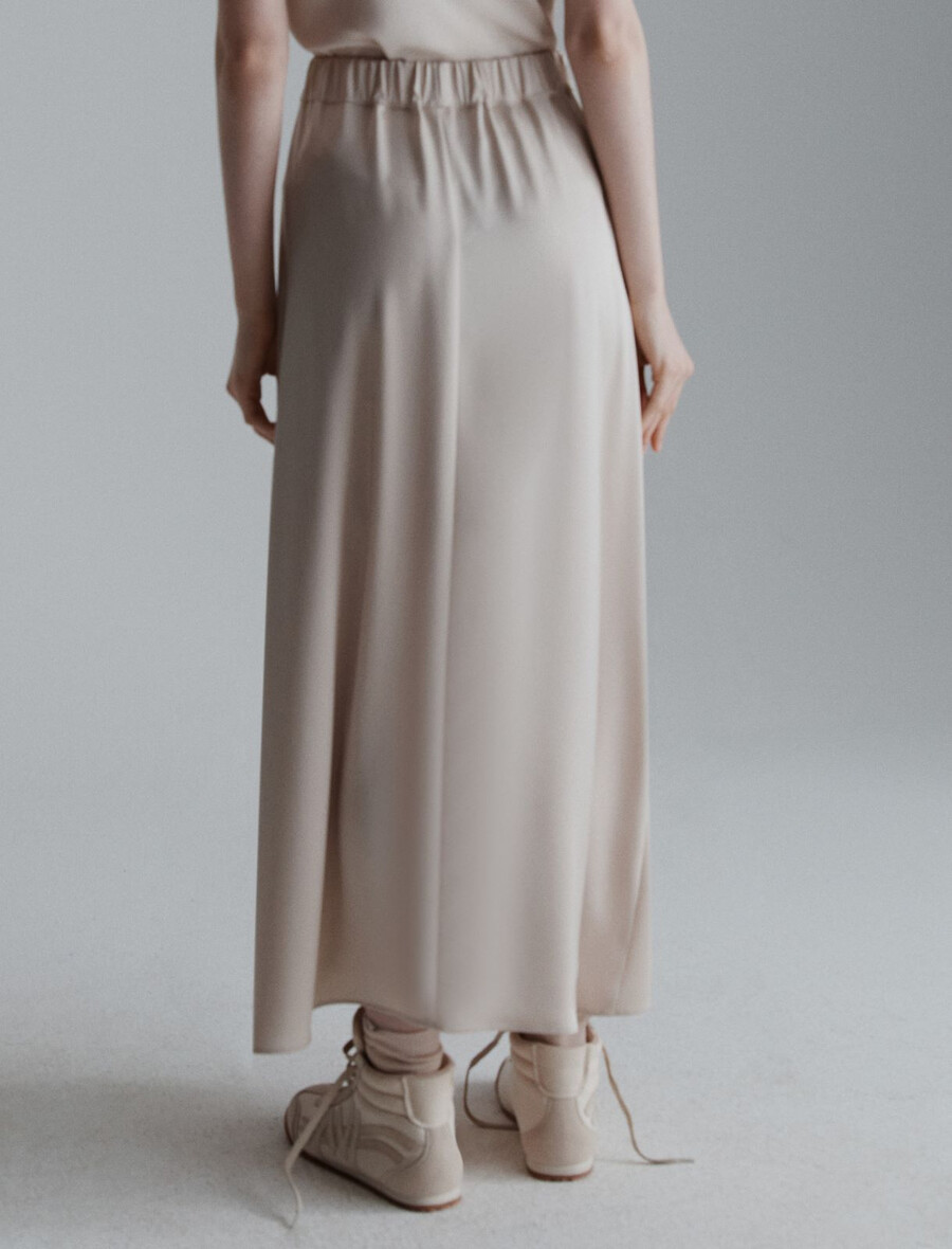 raztegnjeno satenasto krilo - kremna