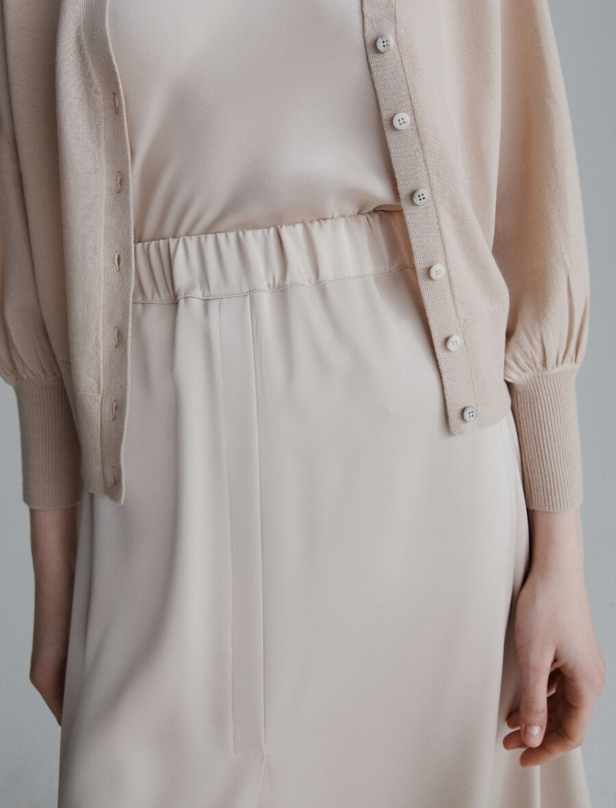 raztegnjeno satenasto krilo - kremna