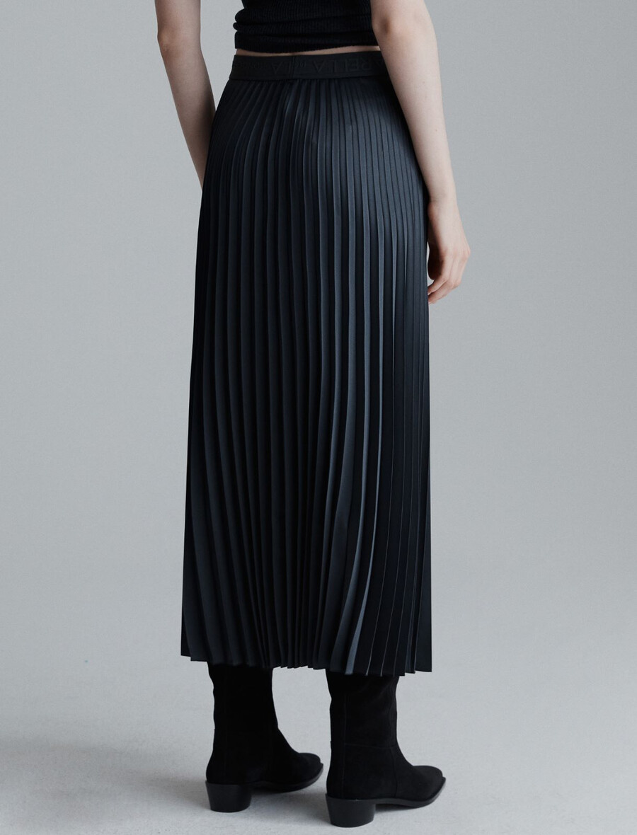 plisirano krilo - temno siva