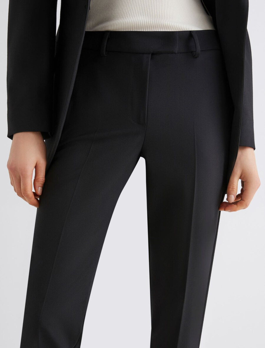 chino hlače iz raztegljive tkanine - Črna