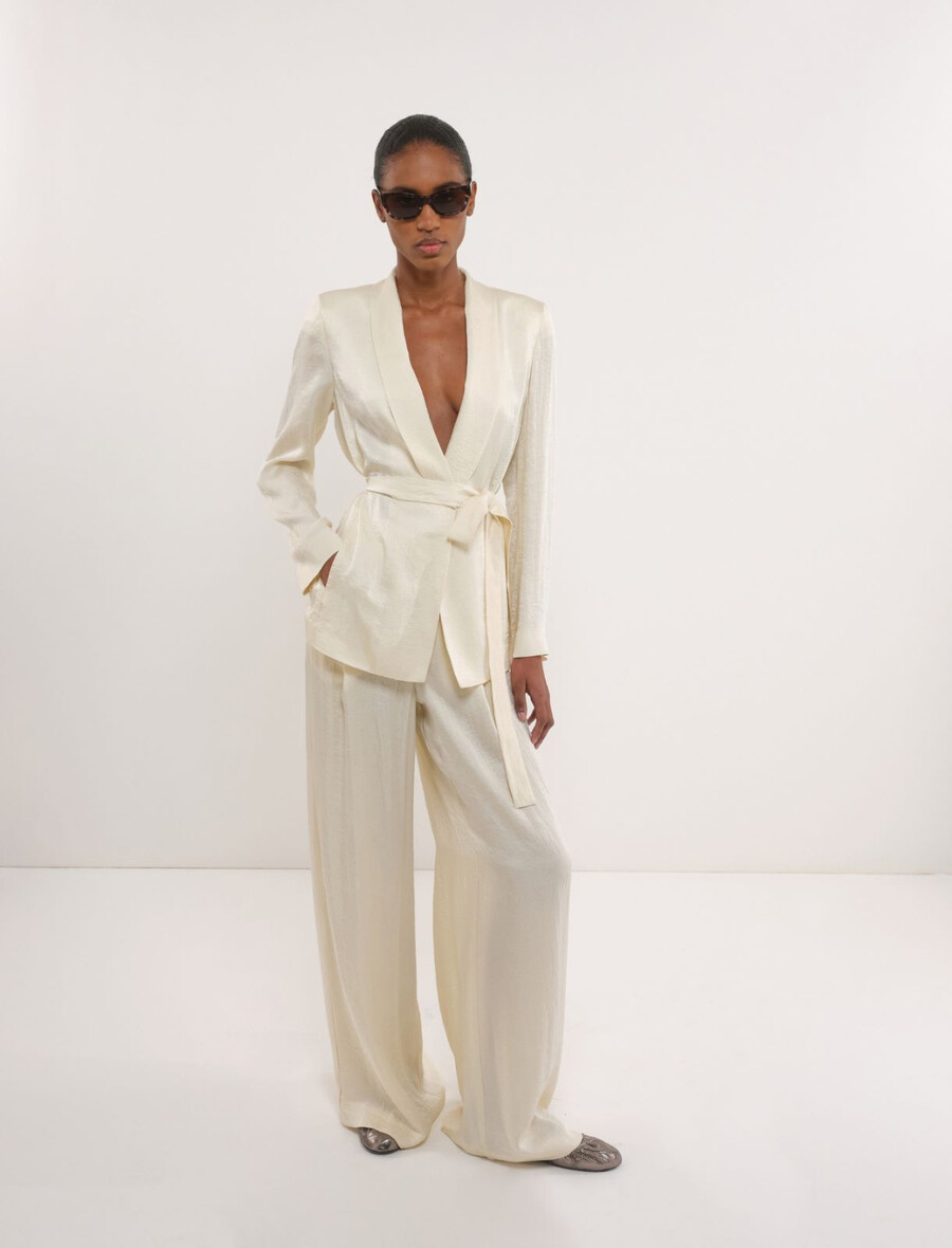 hlače iz nagubanega keperja - vanilija