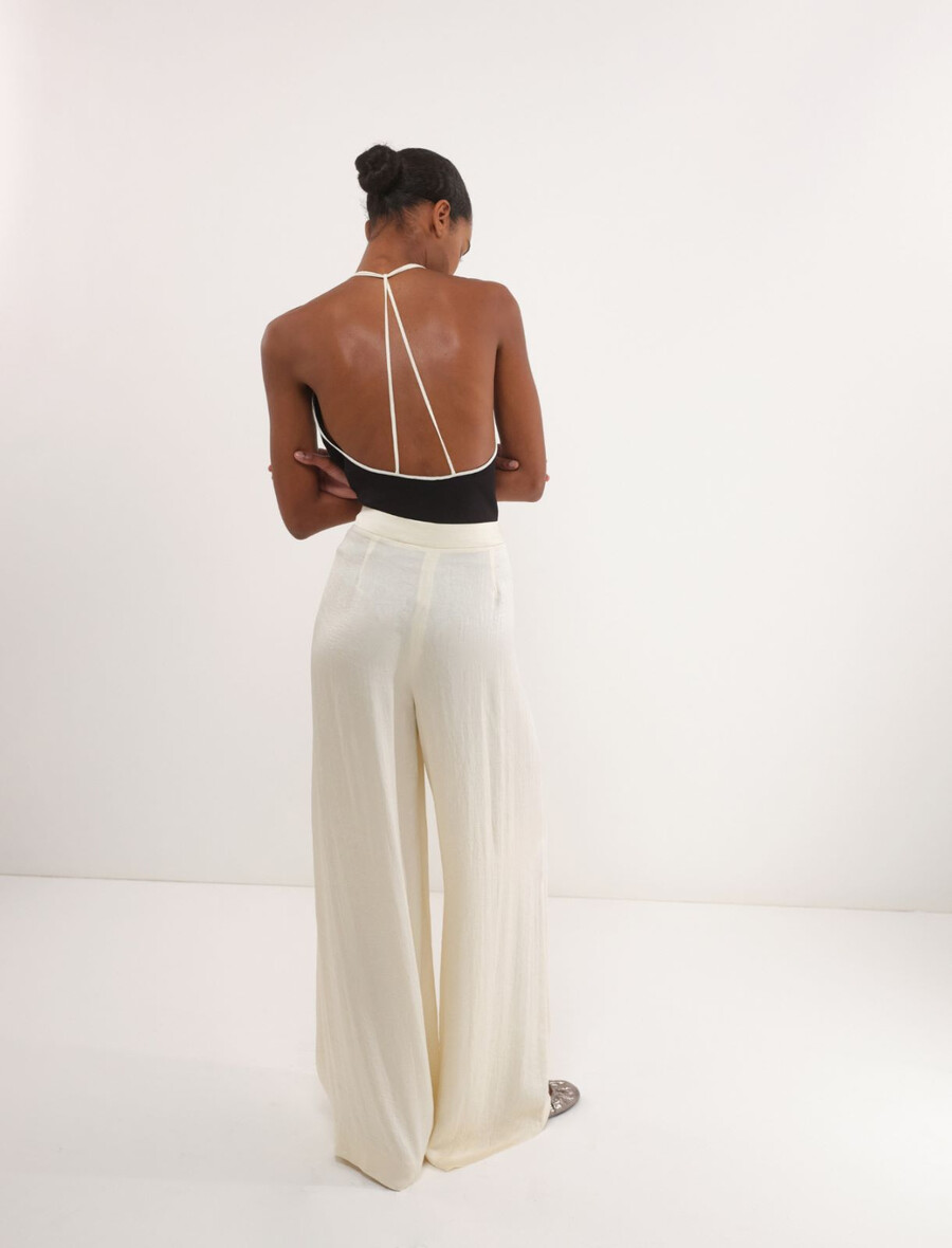 hlače iz nagubanega keperja - vanilija