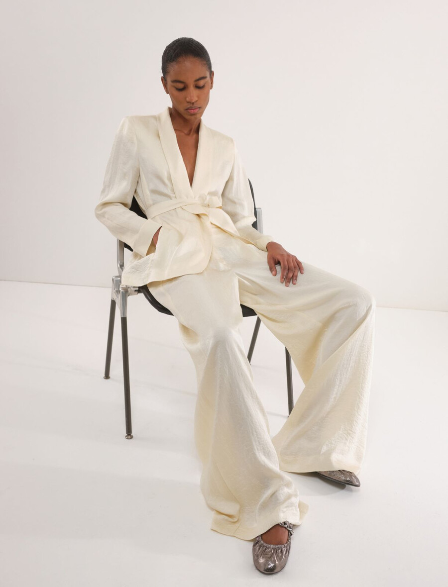 hlače iz nagubanega keperja - vanilija