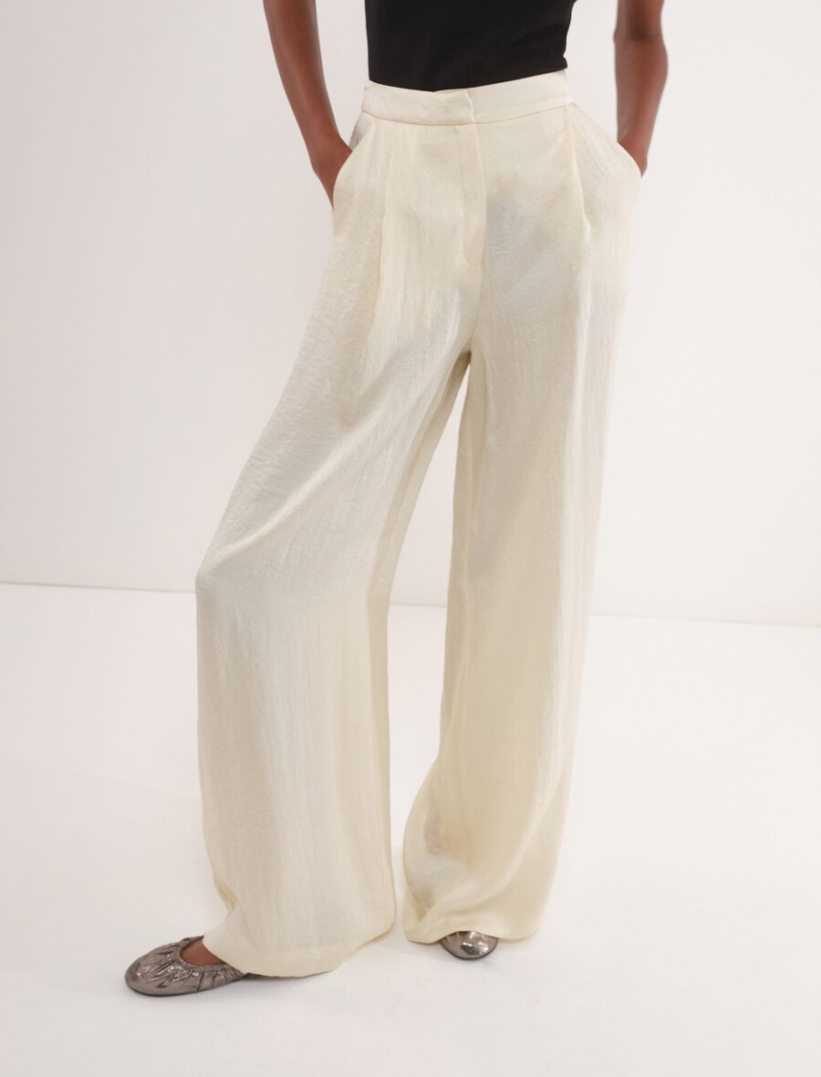 hlače iz nagubanega keperja - vanilija