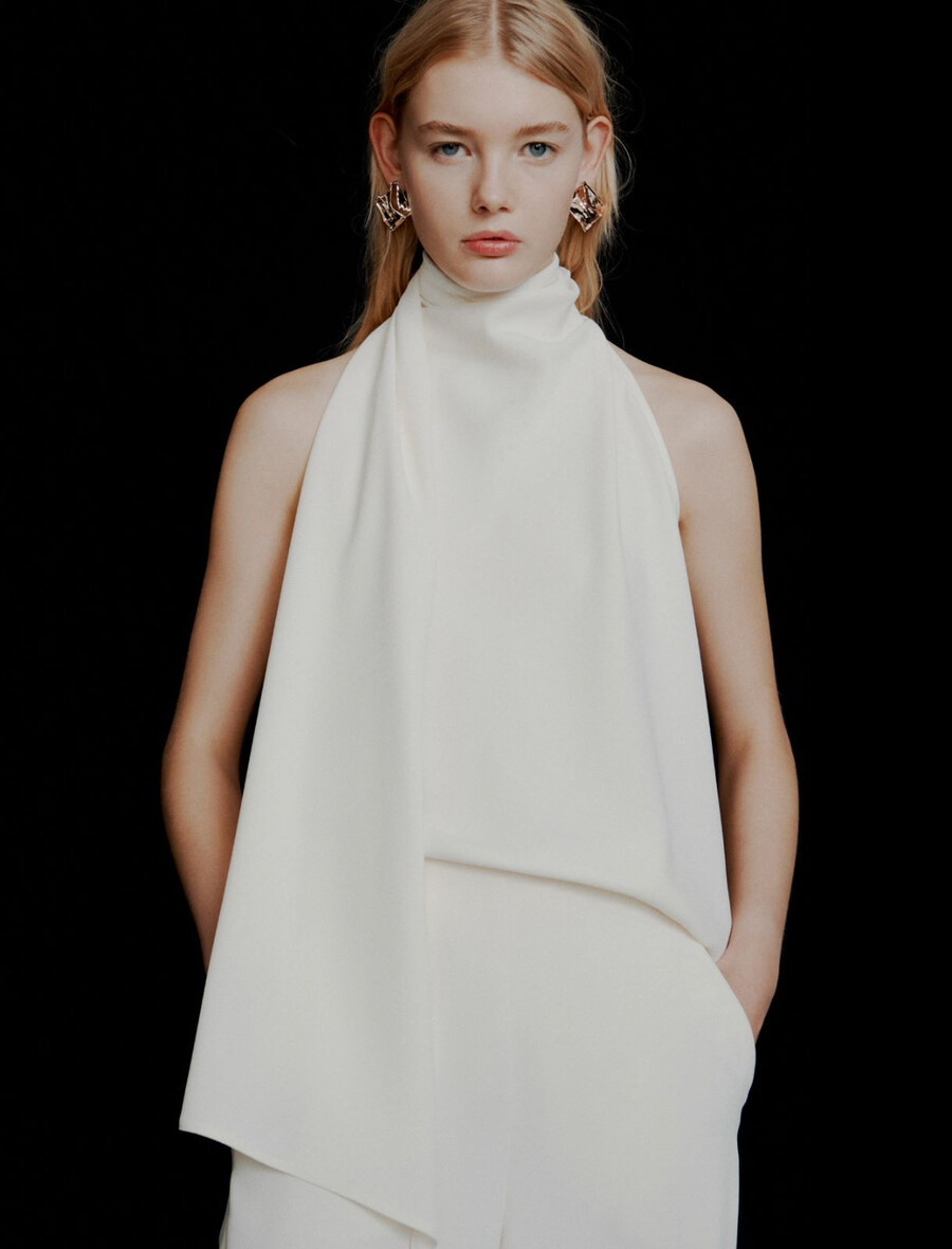 satenasti top z ovratnikom envers - volna bela