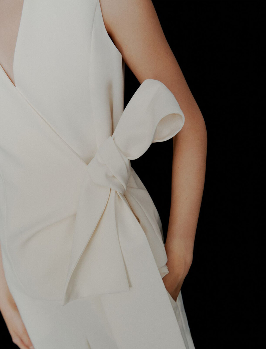 satenasti top z zavezami envers - volna bela