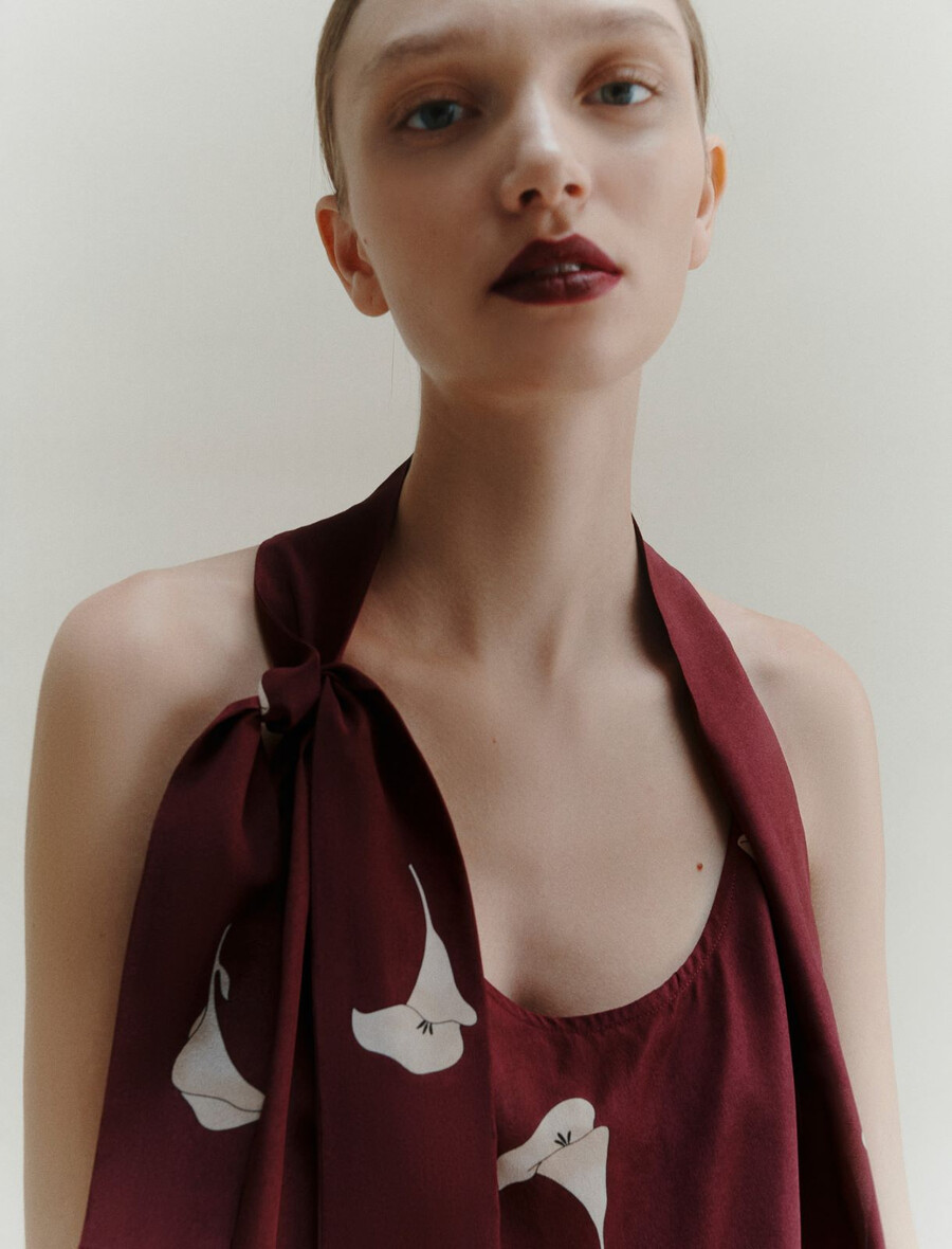 svilen top s potiskom - naraven