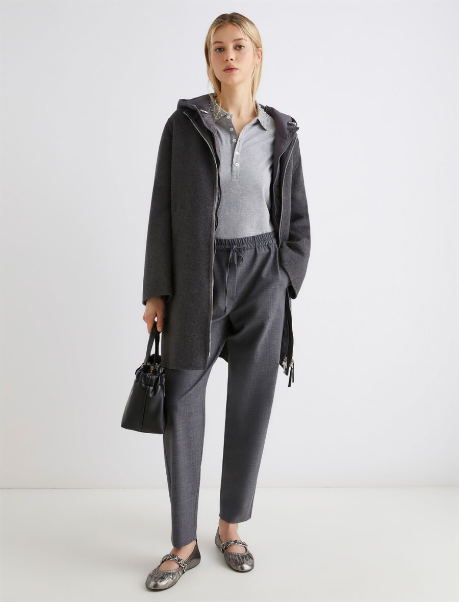 polo majica z okrasnimi kamni - siva