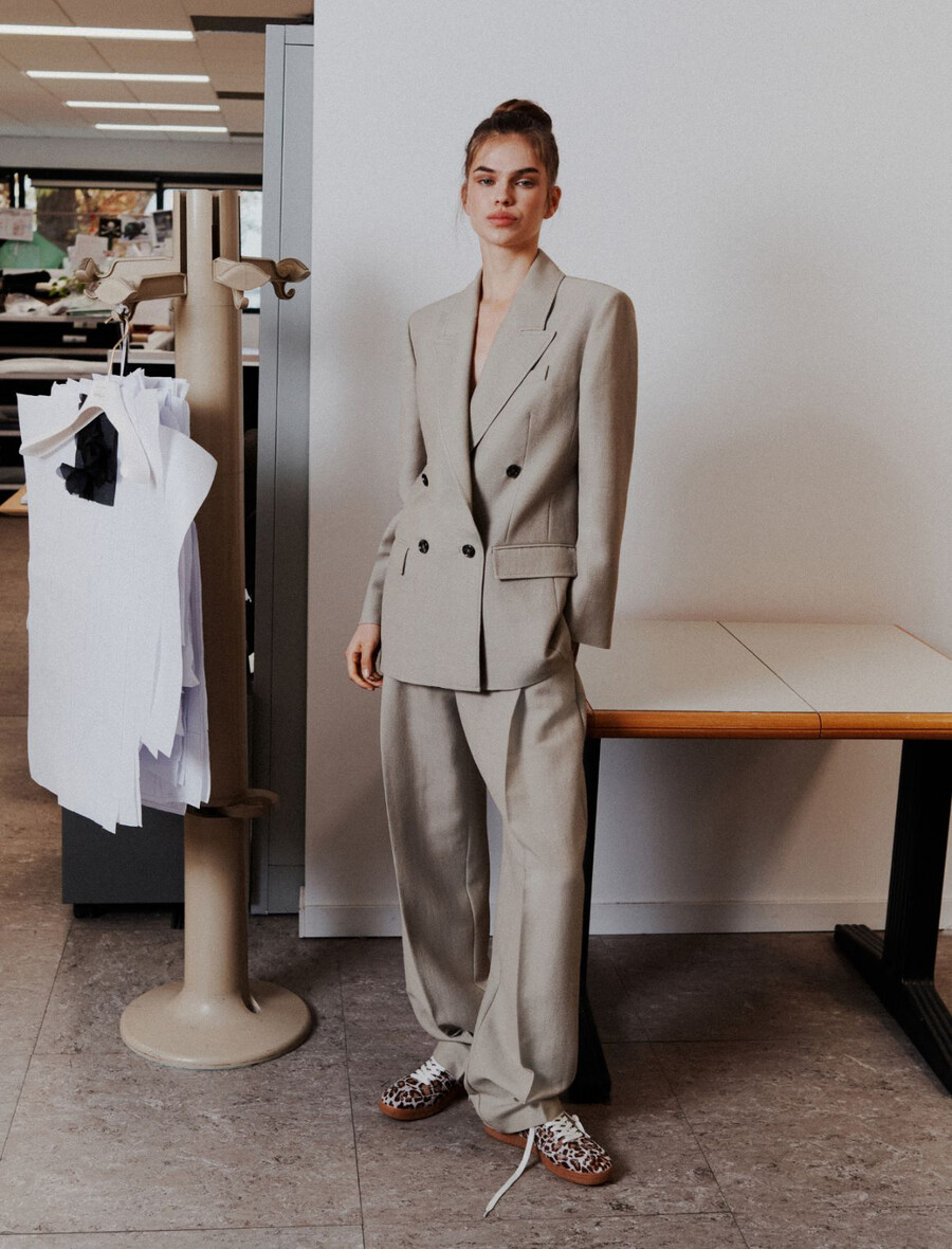 Široke hlače - svetlo siva