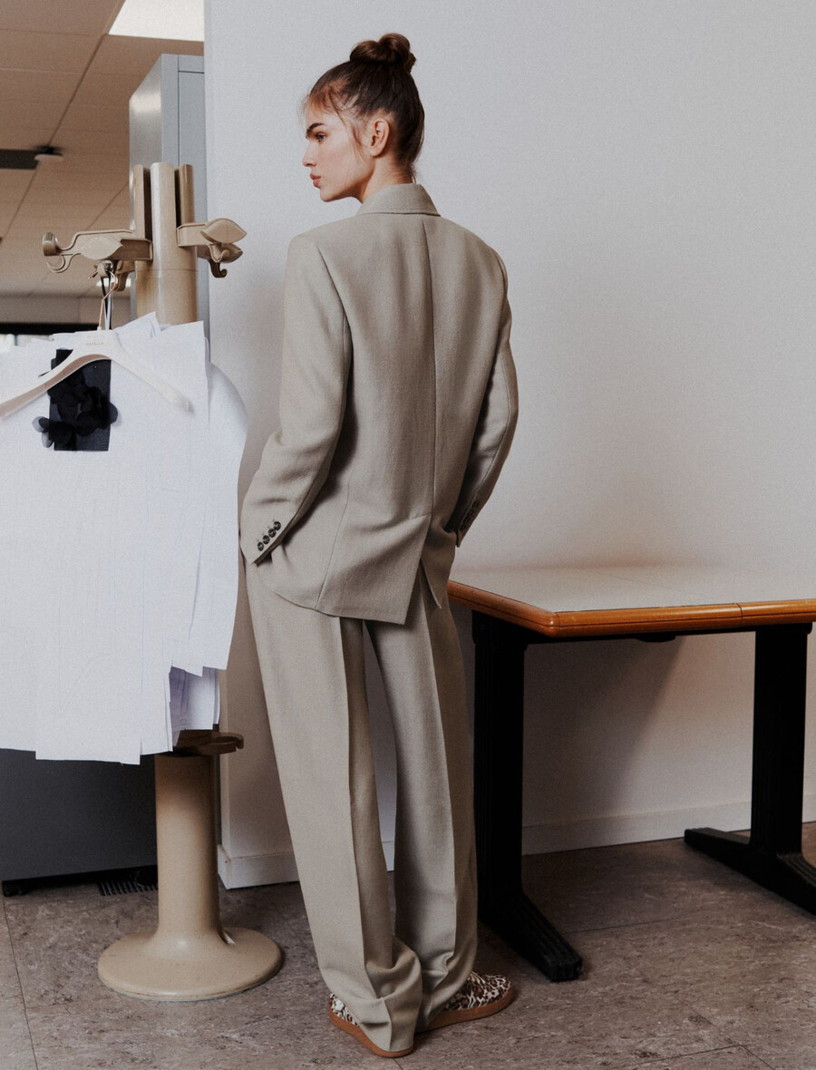 Široke hlače - svetlo siva