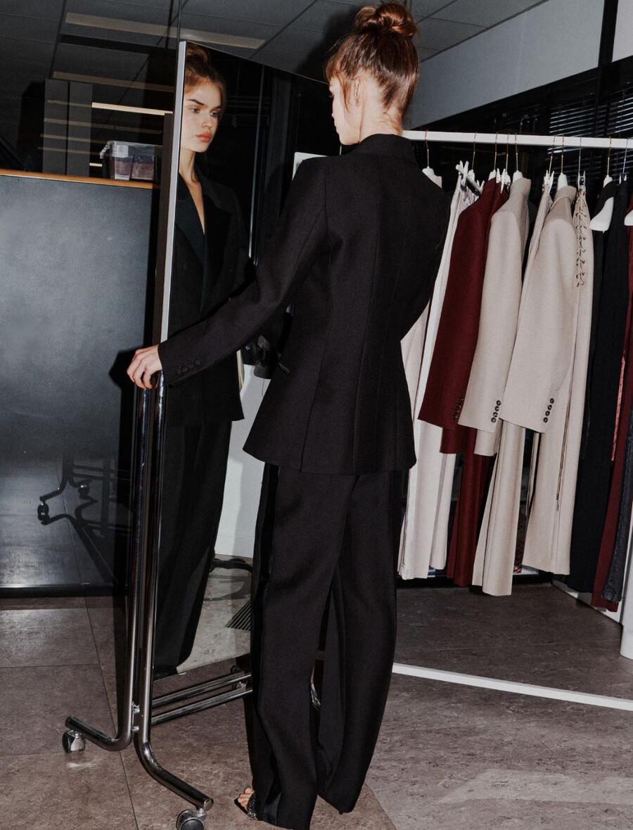 hlače z ozkimi hlačnicami - Črna