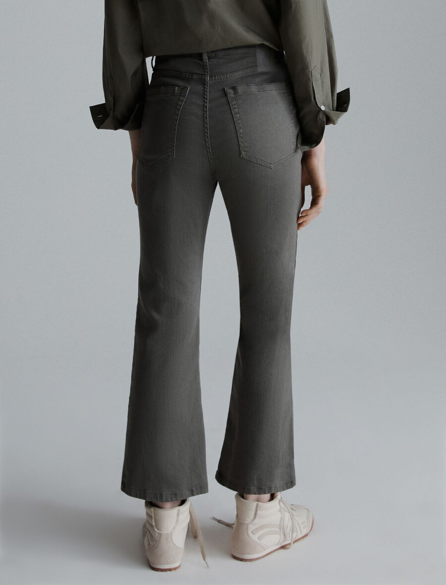 raztegnjene skrajšane kavbojke - olivna