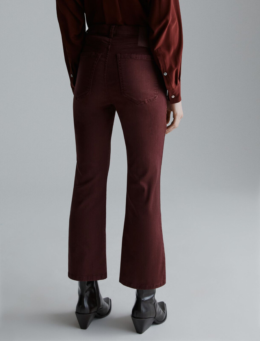 raztegnjene skrajšane kavbojke - bordo