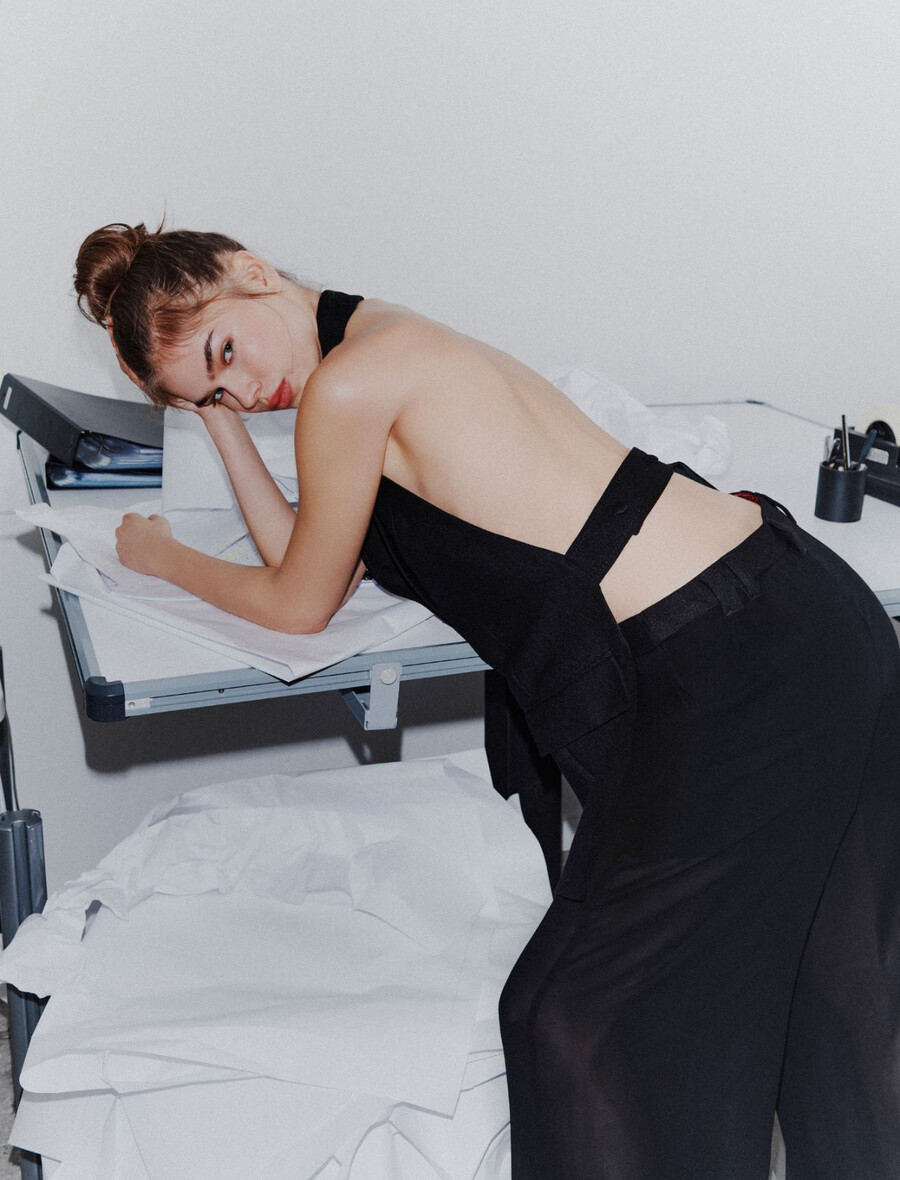 dvojne hlače z žoržeto - Črna