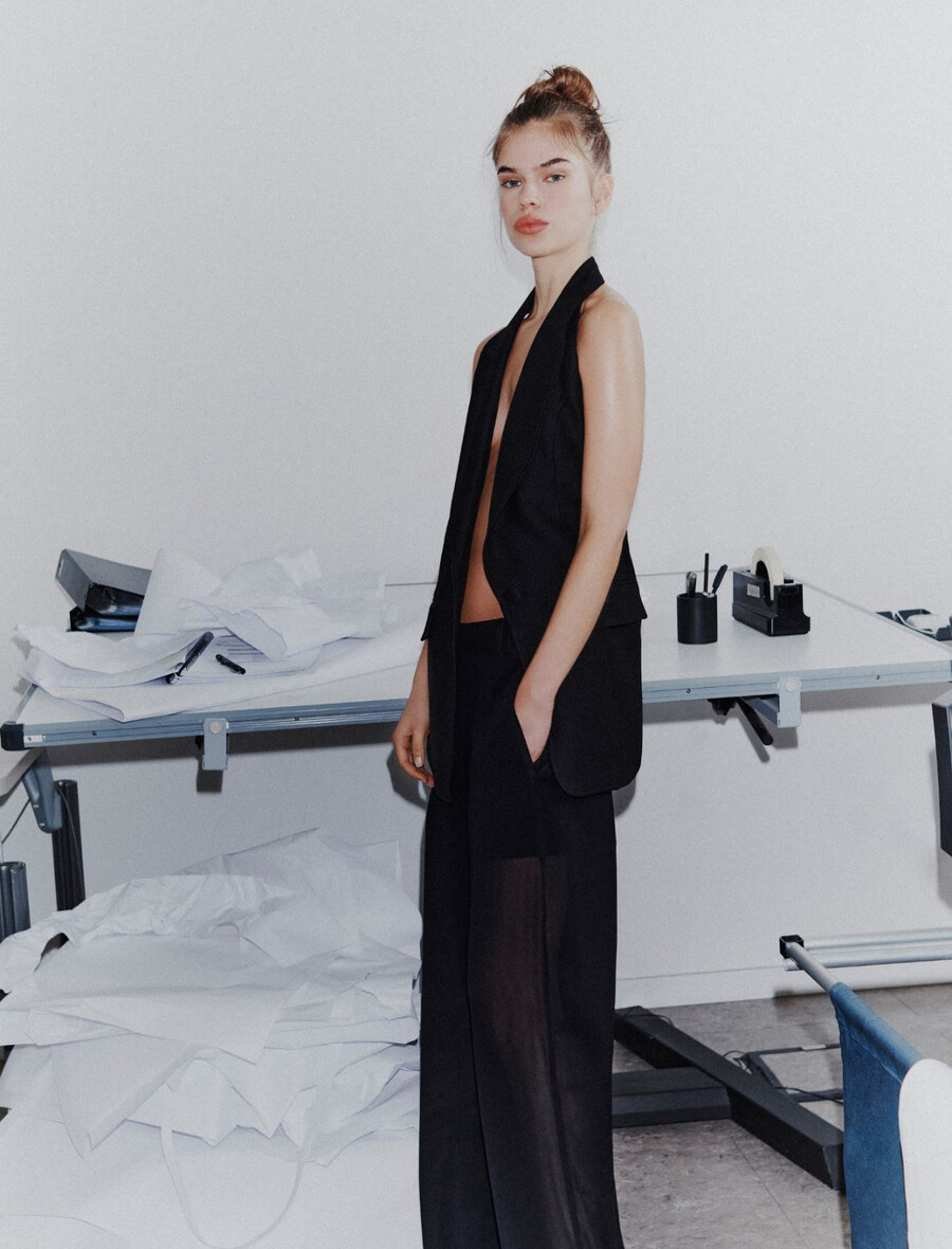 dvojne hlače z žoržeto - Črna