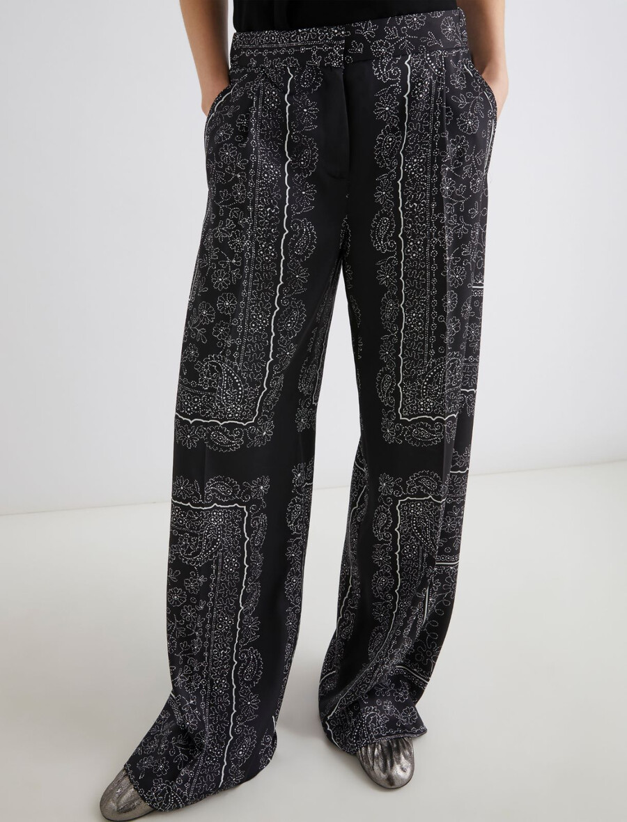 hlače z naborki - Črna